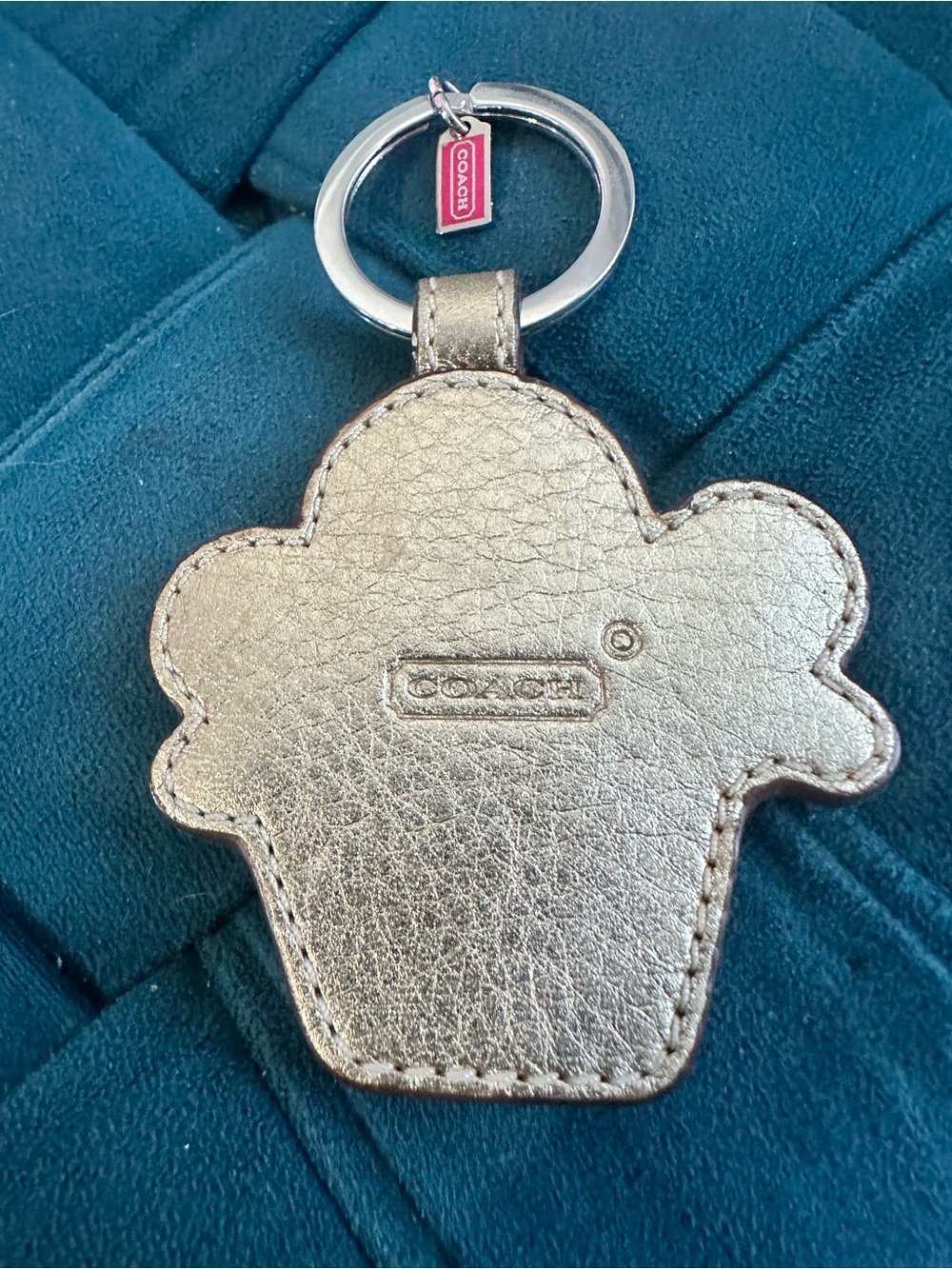 Coach Metallic Gold Cupcake Key Fob with Red Tag - Picture 2 of 3